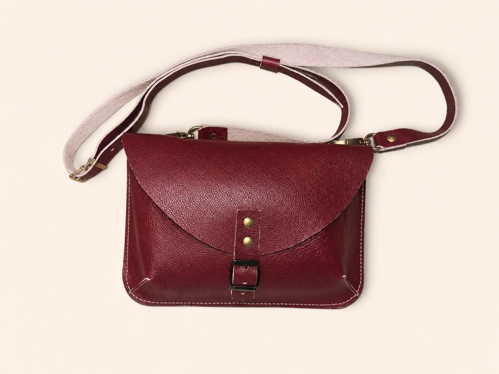 4-hour-leather-workshop-hoi-an-crossbody-bag-front